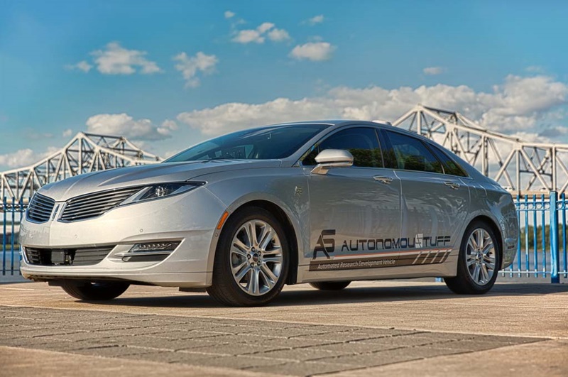 Picture of silver Lincoln MKZ
